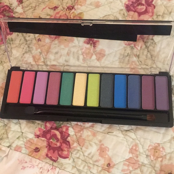 RIMMEL Rainbow Magnif’eyes Eyeshadow Pallette - Picture 3 of 4